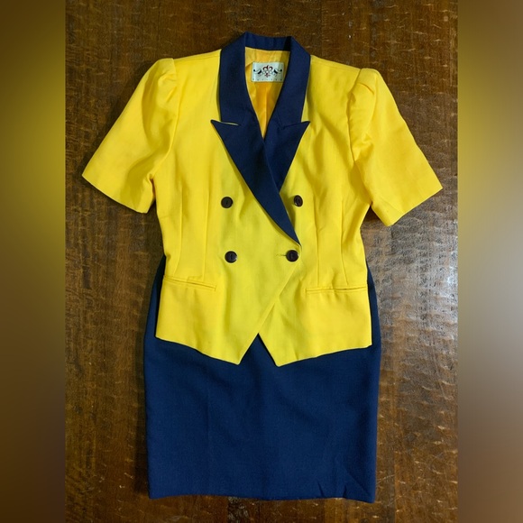 VTG Club 5’4” Petites Size 6P Yellow & Navy Blue Short Sleeve Skirt 2pc Suit Set - Picture 16 of 16